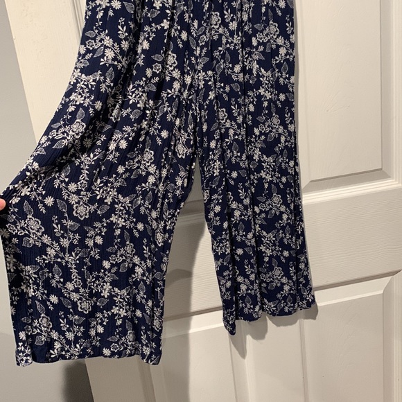 Super cute and light capri romper - Picture 3 of 4